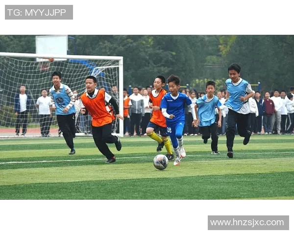 中国孩子与足球明星同场竞技展现梦想与激情的足球之旅