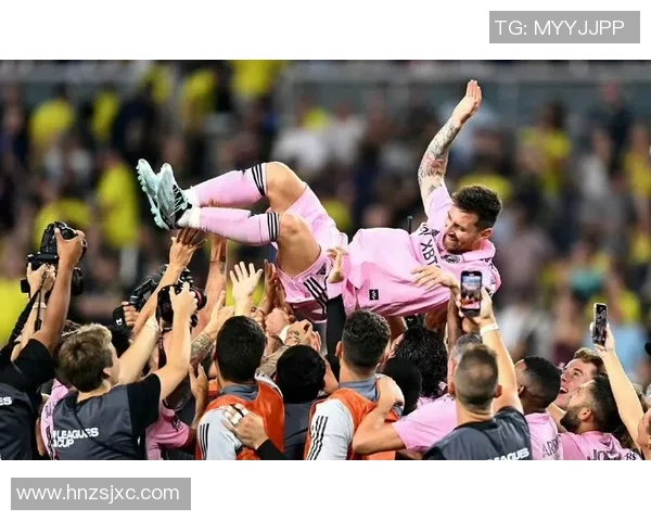 足球明星深情瞬间回顾感动无数球迷的动人视频合集 足球明星深情瞬间回顾感动无数球迷的动人视频合集